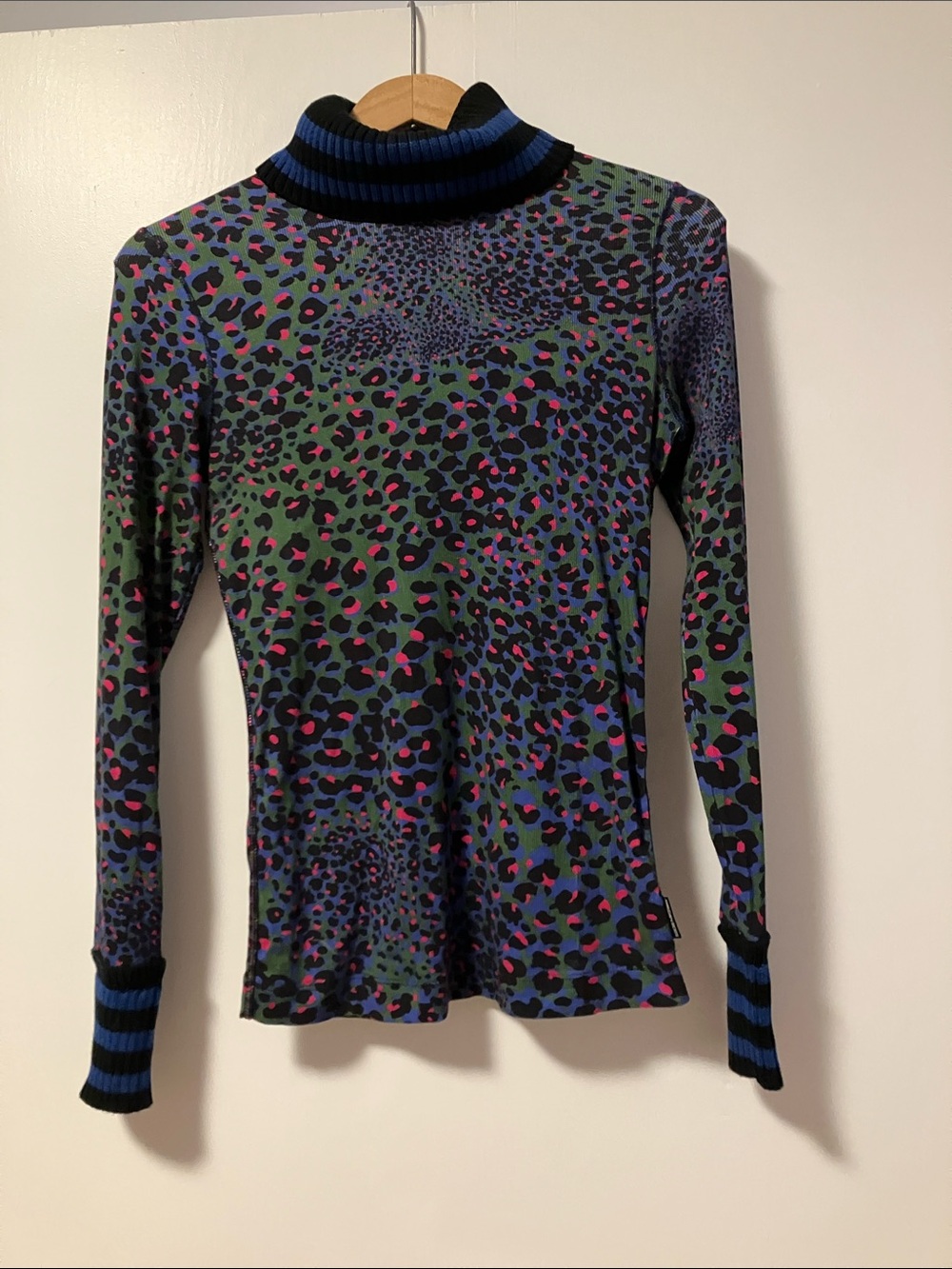 Marc Cain Multi-Color Leopard Print Long-Sleeve Turtleneck Very Good Condition